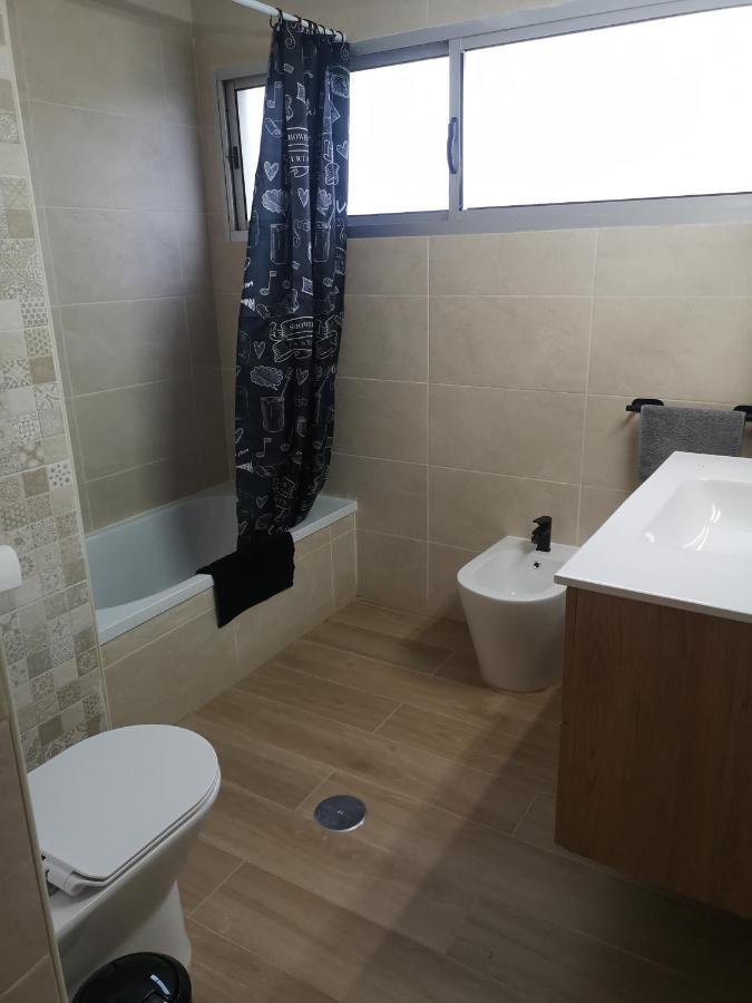 Hostal Mari En La Laguna, Alquiler Habitacion Privada En Hostal, 6 Habitaciones Cerca De La Universidad Y Aeropuerto Norte, 3 Banos Compartidos La Laguna  Eksteriør bilde