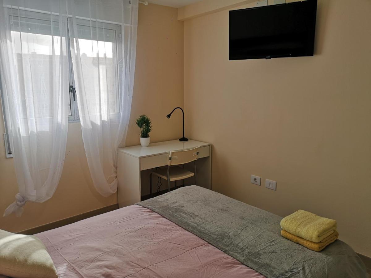 Hostal Mari En La Laguna, Alquiler Habitacion Privada En Hostal, 6 Habitaciones Cerca De La Universidad Y Aeropuerto Norte, 3 Banos Compartidos La Laguna  Eksteriør bilde