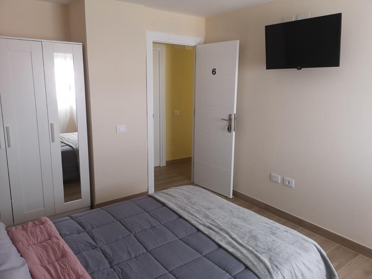 Hostal Mari En La Laguna, Alquiler Habitacion Privada En Hostal, 6 Habitaciones Cerca De La Universidad Y Aeropuerto Norte, 3 Banos Compartidos La Laguna  Eksteriør bilde