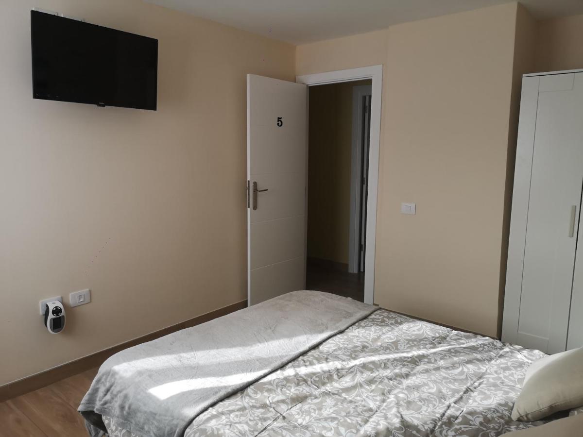 Hostal Mari En La Laguna, Alquiler Habitacion Privada En Hostal, 6 Habitaciones Cerca De La Universidad Y Aeropuerto Norte, 3 Banos Compartidos La Laguna  Eksteriør bilde