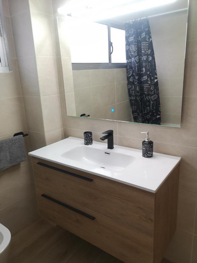 Hostal Mari En La Laguna, Alquiler Habitacion Privada En Hostal, 6 Habitaciones Cerca De La Universidad Y Aeropuerto Norte, 3 Banos Compartidos La Laguna  Eksteriør bilde