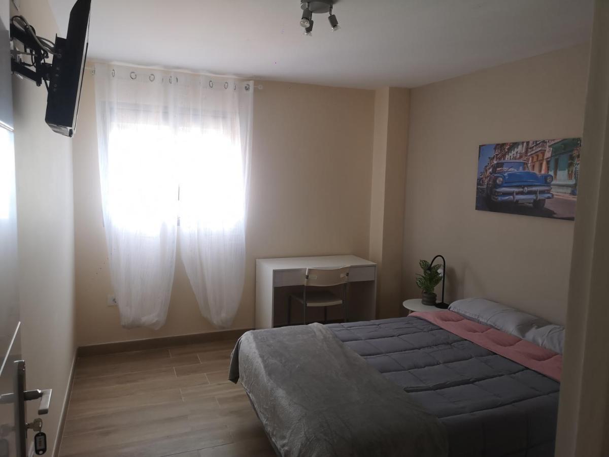Hostal Mari En La Laguna, Alquiler Habitacion Privada En Hostal, 6 Habitaciones Cerca De La Universidad Y Aeropuerto Norte, 3 Banos Compartidos La Laguna  Eksteriør bilde