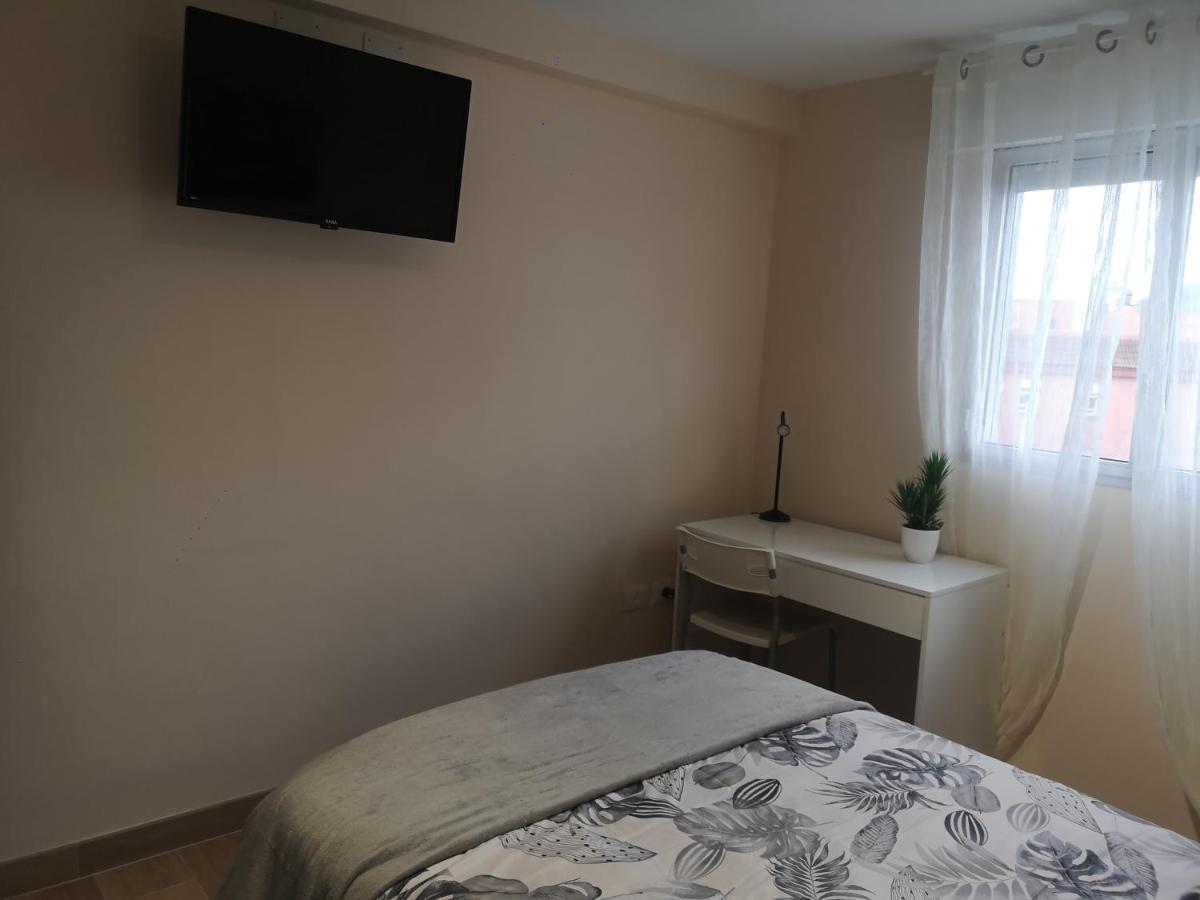 Hostal Mari En La Laguna, Alquiler Habitacion Privada En Hostal, 6 Habitaciones Cerca De La Universidad Y Aeropuerto Norte, 3 Banos Compartidos La Laguna  Eksteriør bilde