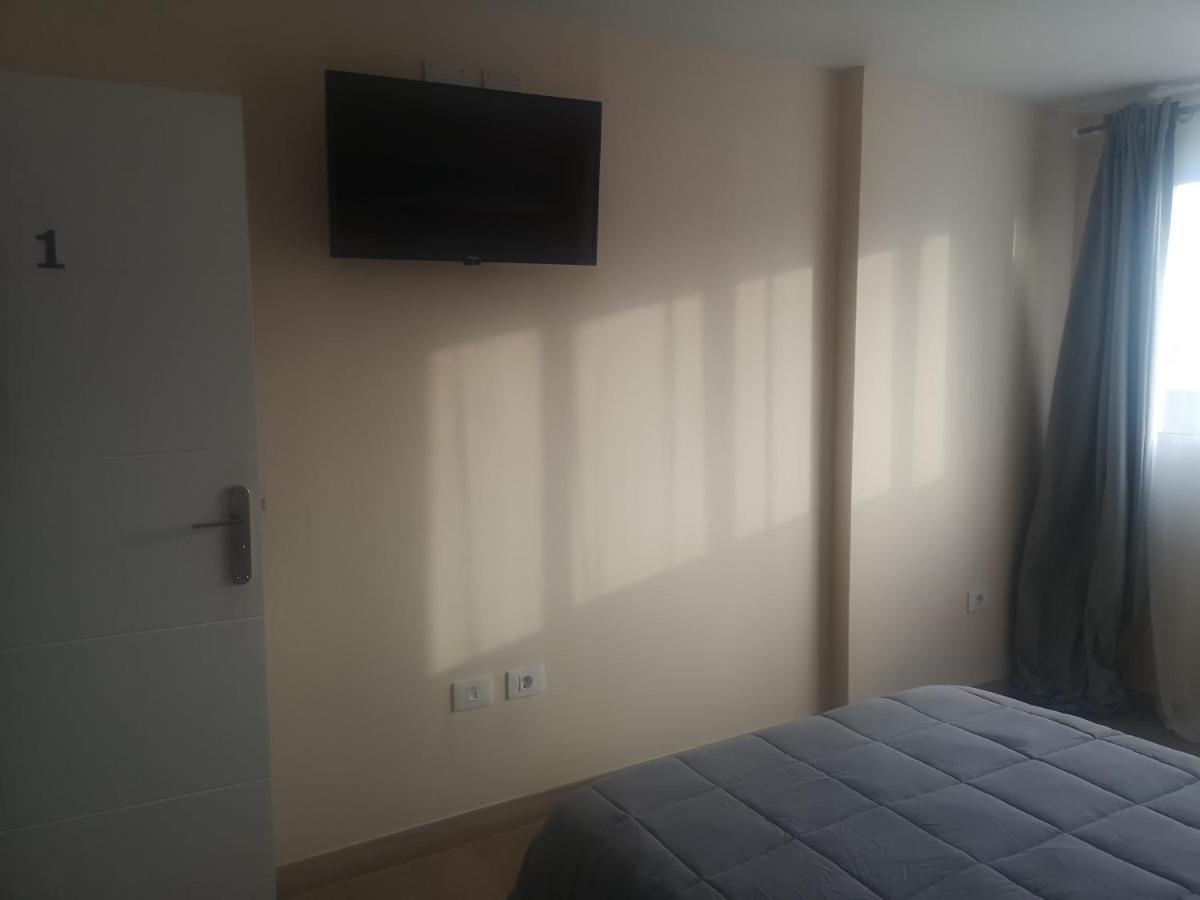 Hostal Mari En La Laguna, Alquiler Habitacion Privada En Hostal, 6 Habitaciones Cerca De La Universidad Y Aeropuerto Norte, 3 Banos Compartidos La Laguna  Eksteriør bilde