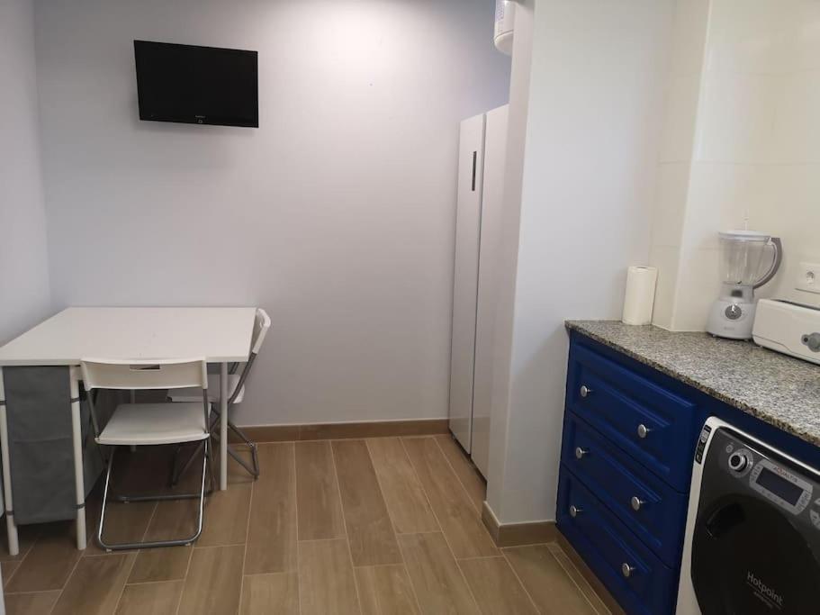 Hostal Mari En La Laguna, Alquiler Habitacion Privada En Hostal, 6 Habitaciones Cerca De La Universidad Y Aeropuerto Norte, 3 Banos Compartidos La Laguna  Eksteriør bilde