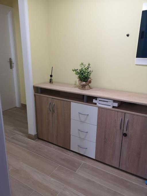 Hostal Mari En La Laguna, Alquiler Habitacion Privada En Hostal, 6 Habitaciones Cerca De La Universidad Y Aeropuerto Norte, 3 Banos Compartidos La Laguna  Eksteriør bilde