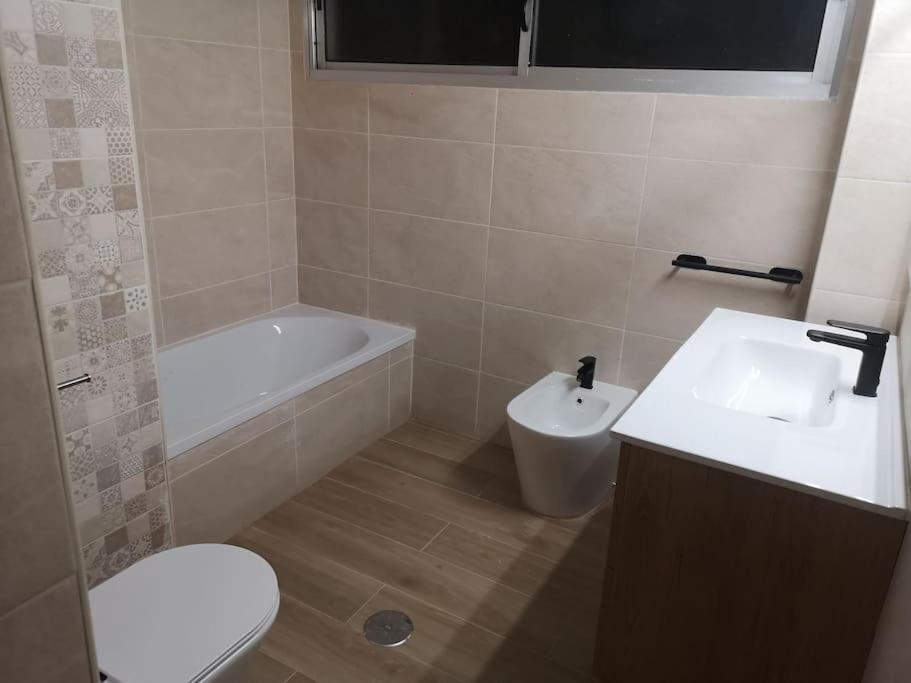Hostal Mari En La Laguna, Alquiler Habitacion Privada En Hostal, 6 Habitaciones Cerca De La Universidad Y Aeropuerto Norte, 3 Banos Compartidos La Laguna  Eksteriør bilde
