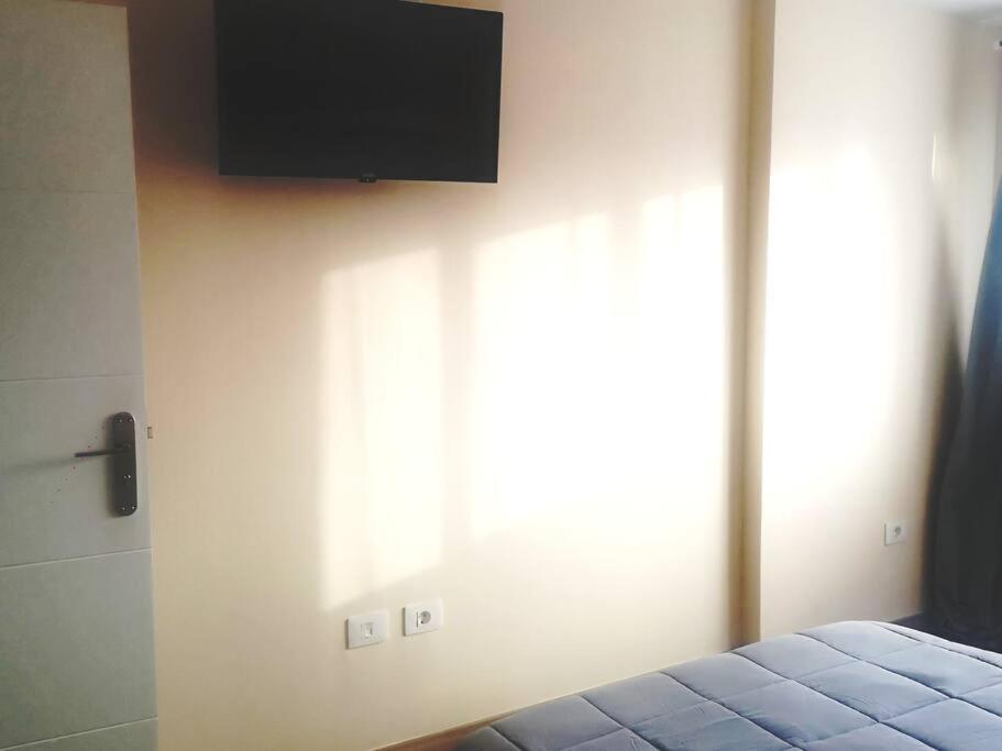 Hostal Mari En La Laguna, Alquiler Habitacion Privada En Hostal, 6 Habitaciones Cerca De La Universidad Y Aeropuerto Norte, 3 Banos Compartidos La Laguna  Eksteriør bilde