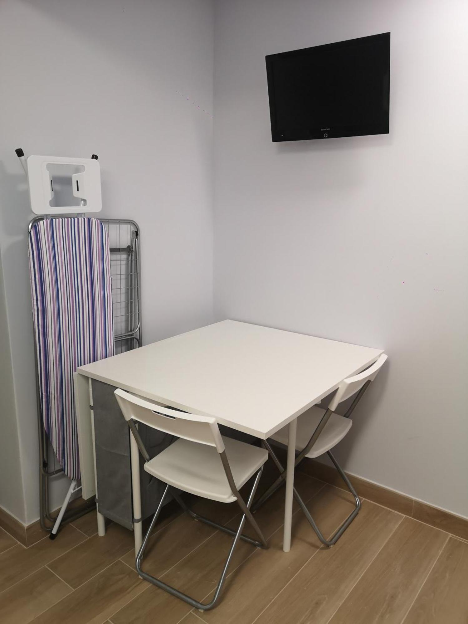 Hostal Mari En La Laguna, Alquiler Habitacion Privada En Hostal, 6 Habitaciones Cerca De La Universidad Y Aeropuerto Norte, 3 Banos Compartidos La Laguna  Eksteriør bilde