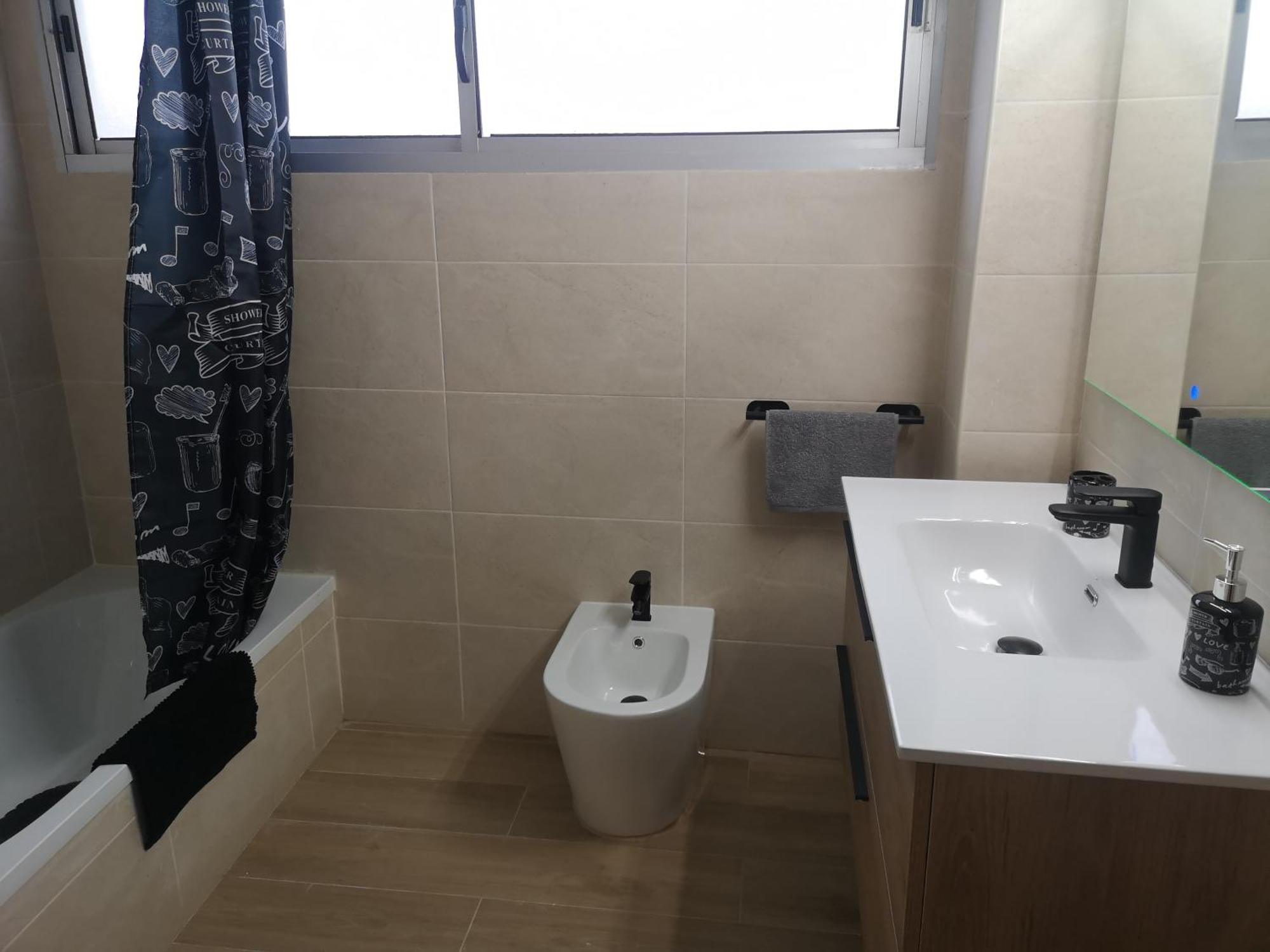 Hostal Mari En La Laguna, Alquiler Habitacion Privada En Hostal, 6 Habitaciones Cerca De La Universidad Y Aeropuerto Norte, 3 Banos Compartidos La Laguna  Eksteriør bilde