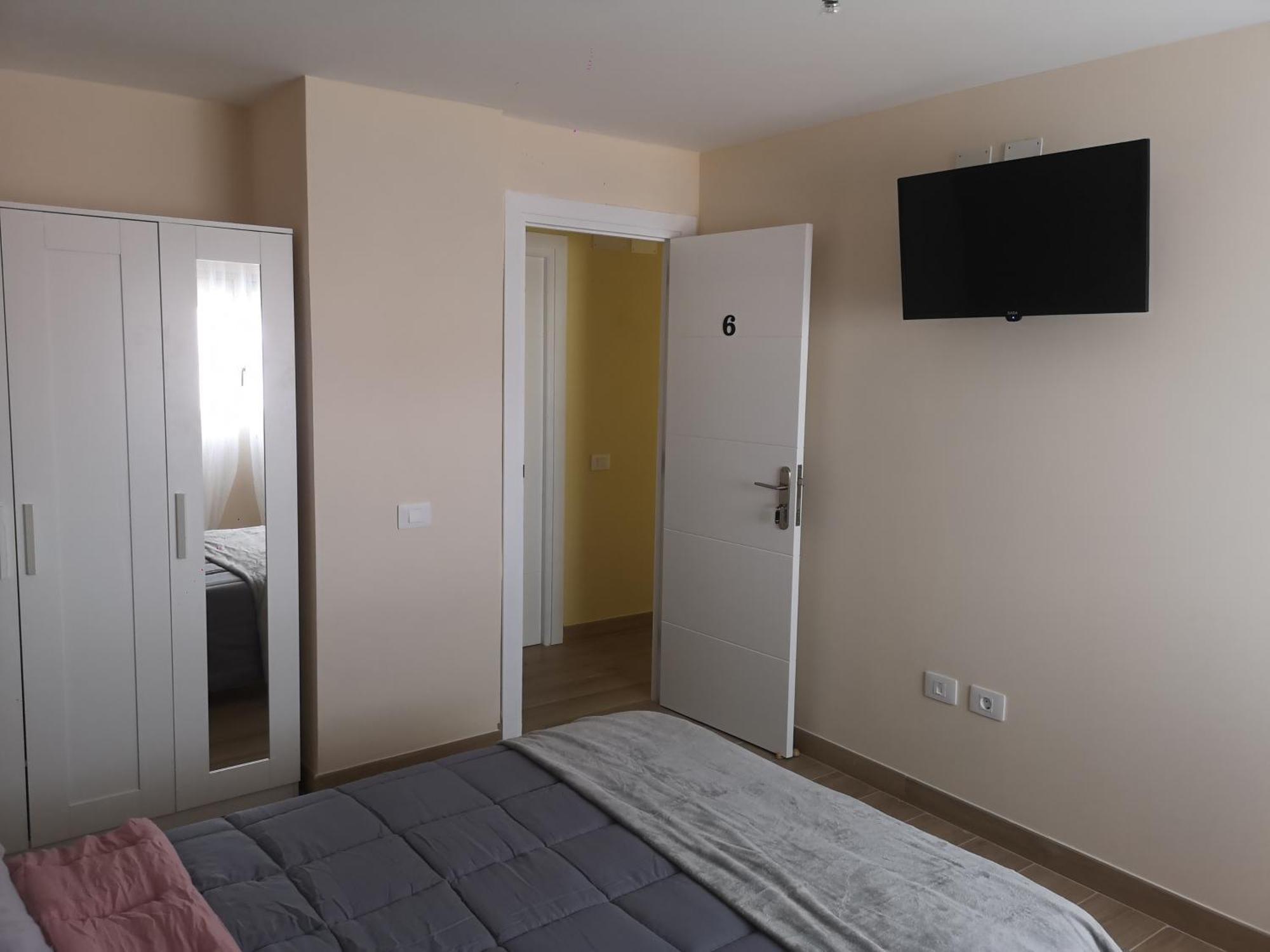 Hostal Mari En La Laguna, Alquiler Habitacion Privada En Hostal, 6 Habitaciones Cerca De La Universidad Y Aeropuerto Norte, 3 Banos Compartidos La Laguna  Eksteriør bilde